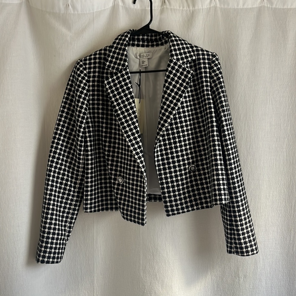 Cropped black and white checkered blazer